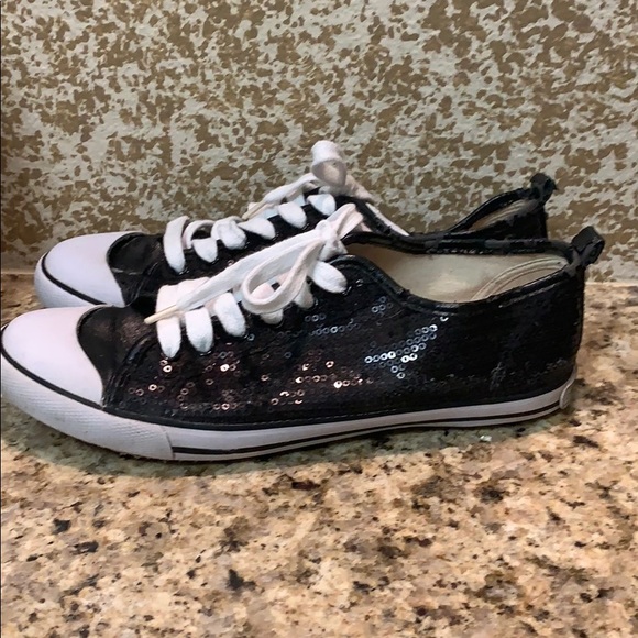 Black sequence tennis shoes - Picture 2 of 4